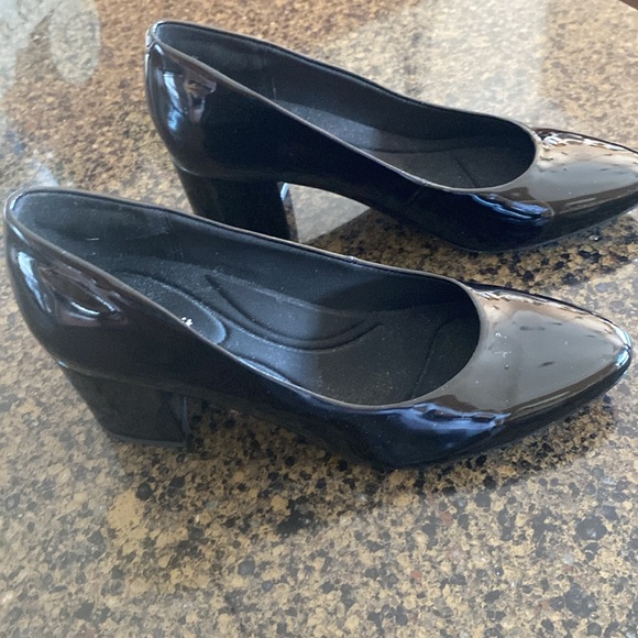 New Easy Spirit pattern Black Shoes  size 7W $25 - Picture 2 of 5